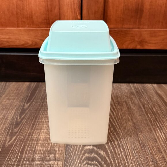 Tupperware Pick-A-Deli Pickle Container - Picture 2 of 16